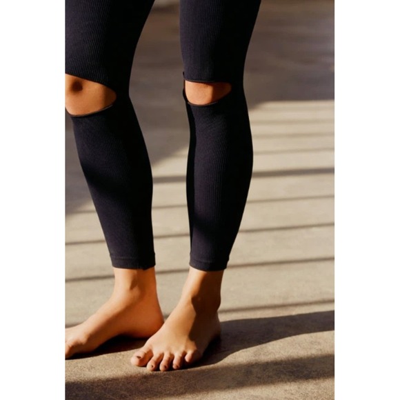 NEW Free People Movement Ryanne Slit Knee Legging Black XS/S - Picture 4 of 5